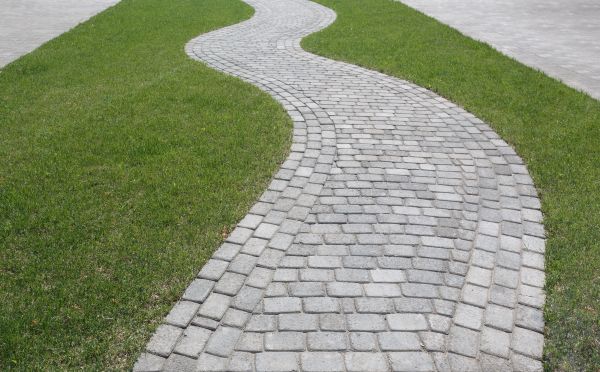 Cost of Yard Walkway Construction in Arlington
